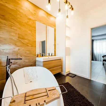 7 Penthouse *